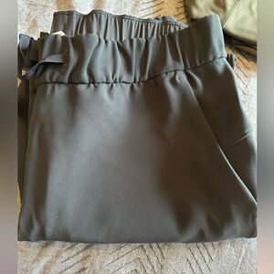 Lululemon size 8 on the fly 7/8 pant 27”